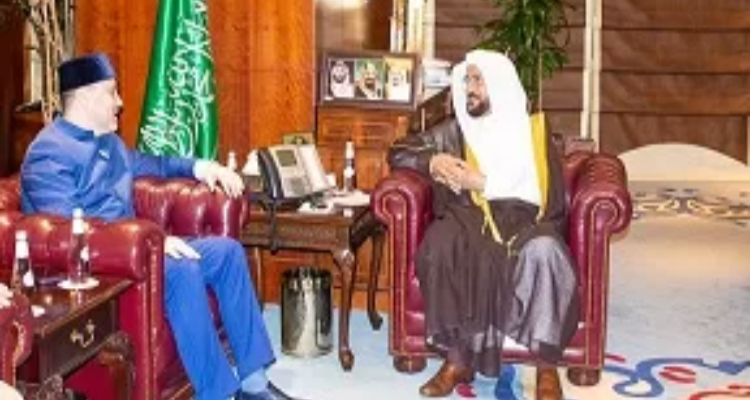 «وزير الشؤون الإسلامية» بالمملكة يستقبل نائب رئيس الإدارة الدينية لـ«مسلمي روسيا» لبحث التعاون الإسلامي