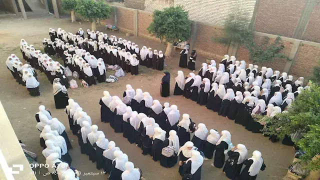 تاج فوق الرؤوس.. العمة والكاكو...