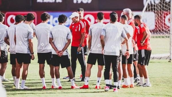 عموتة يجهز الأهلي للزمالك بعدة...