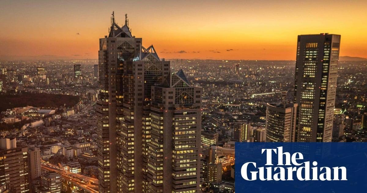 Yen soars as Bank of Japan tip...