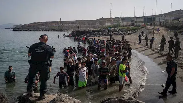 تحذير إسباني واستنفار مغربي.. مخاوف من اقتحام جماعي جديد على حدود سبتة