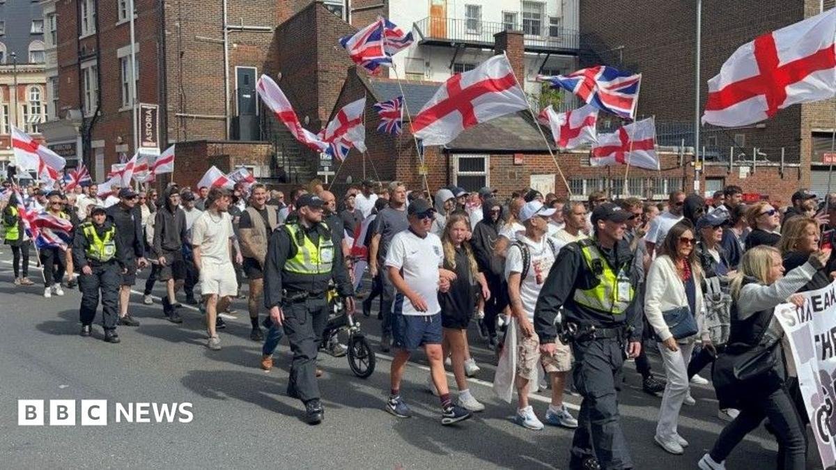 Three arrests at rival protests in Portsmouth
