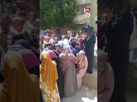 تزاحم أمام مكاتب البريد لسداد المصروفات المدرسية بالمنيا
