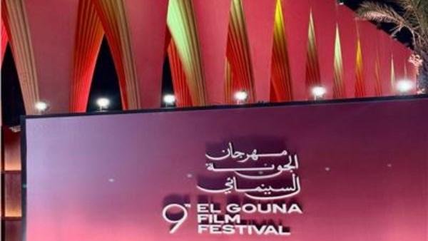 ساويرس لمنتقدي مهرجان الجونة: جتتنا نحّست من الانتقادات.. فهذا الهجوم السنوي على الفنانين كلام فارغ