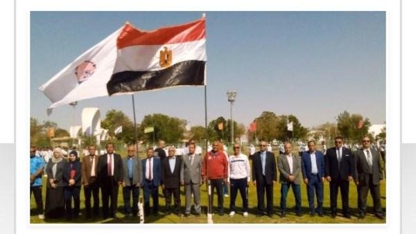 أخبار أسوان.. تركيب لوحات لعربات الحنطور.. وتحية العلم بداية للعام الدراسى بكليات الجامعة