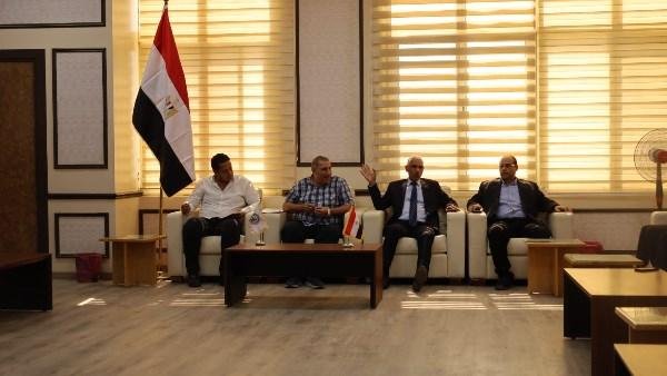 رئيس جامعة جنوب الوادي الأهلية يبحث مع «طلاب من أجل مصر» خطة الأنشطة الطلابية