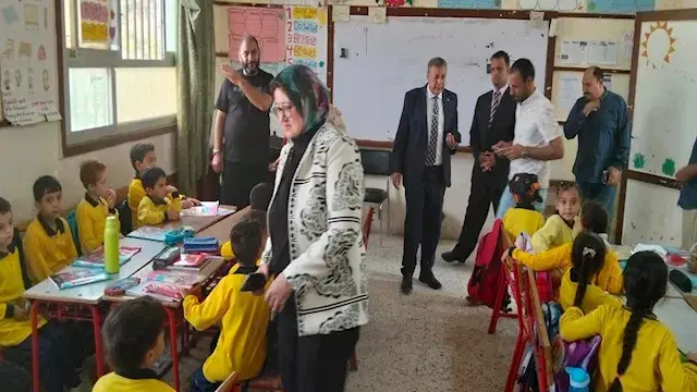 من داخل الفصول.. رئيسة مركزية التعليم العام تتابع سير الدراسة بمدارس البحيرة
