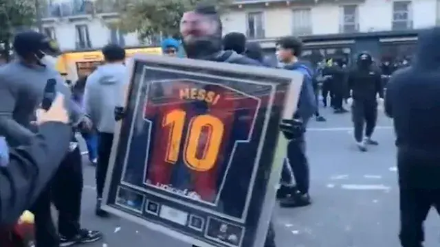 سرقة قميص وشارة قيادة لميسي في أعمال الشغب بفرنسا.. ما القصة؟