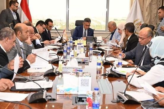 وزير التموين يلتقي أعضاء بالنو...