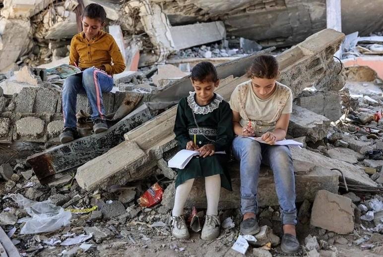 أطفال بغزة: نريد أن نتعلم رغم الإصابة وآثار الحرب