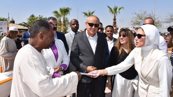 100 مركب صيد.. محافظ الأقصر يشهد تسليم «مراكب الرزق» لصغار الصيادين