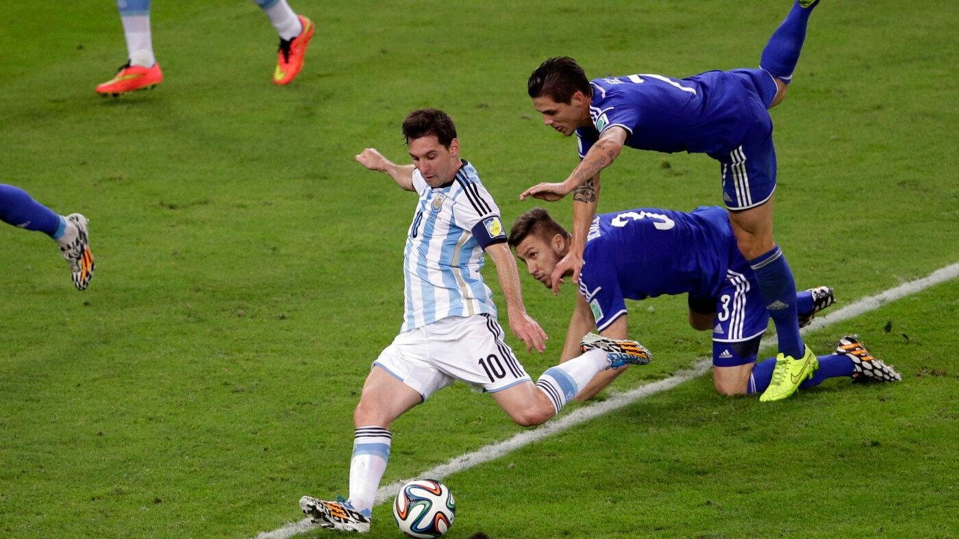 Lionel Messi says he's retirin...