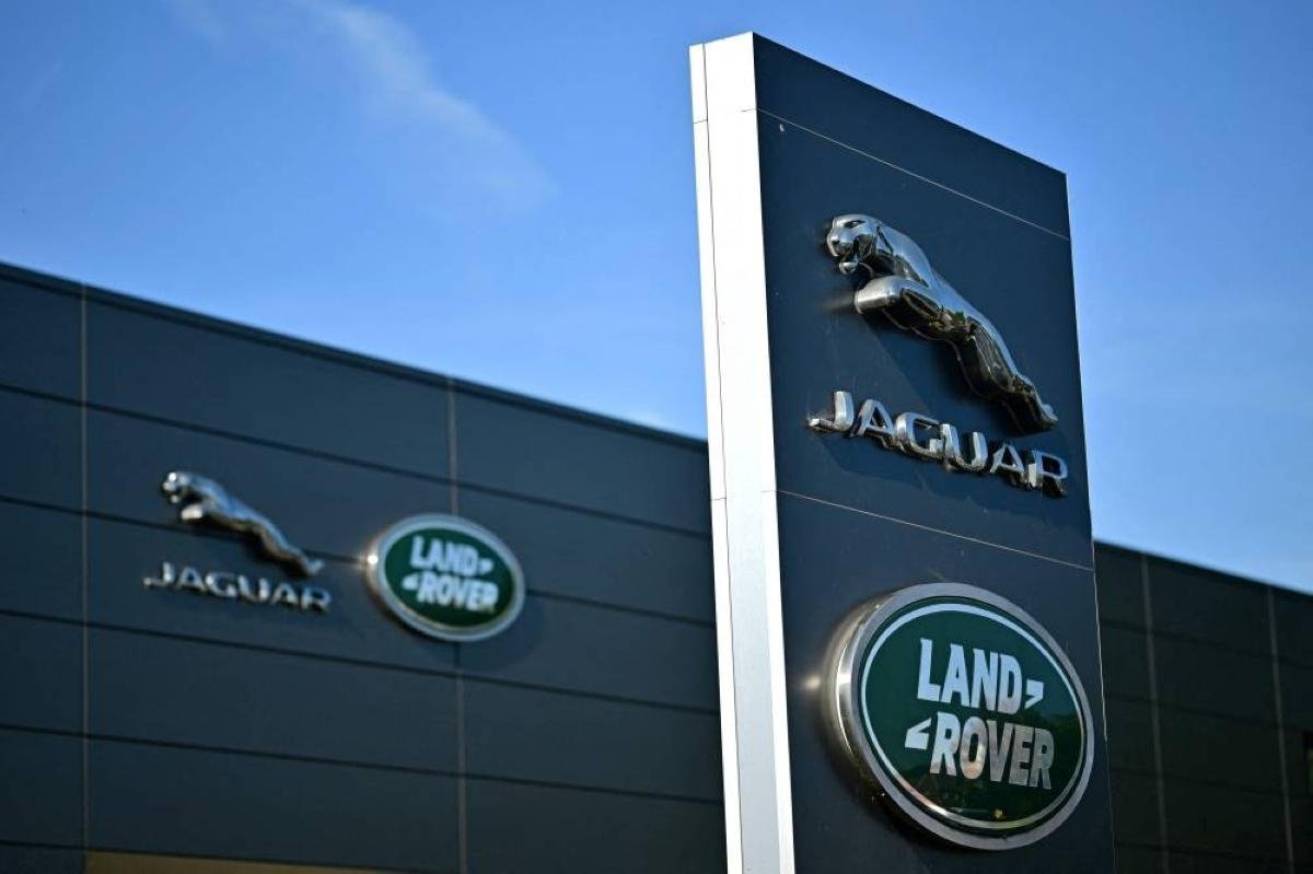 Jaguar Land Rover to cut nearl...