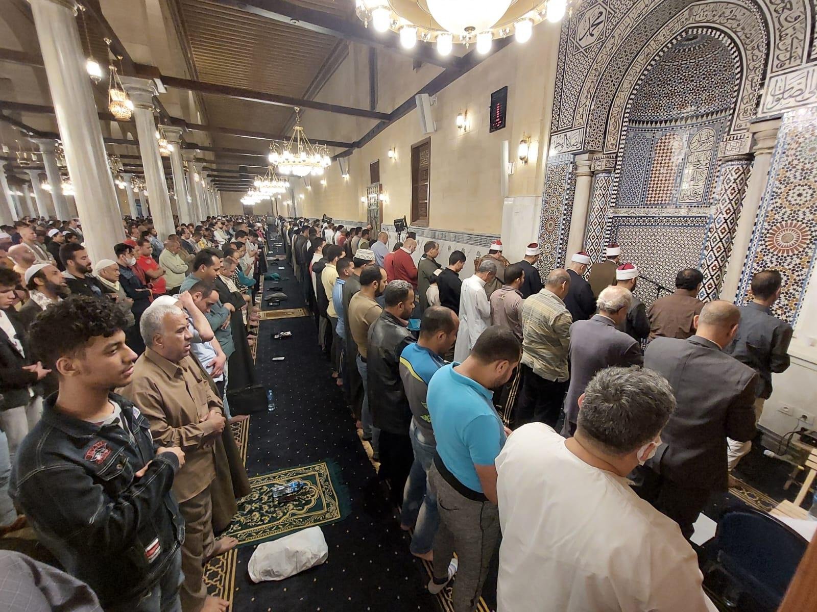 «لا ينكر المختلف فيه».. دار الإفتاء تحذر من الفتنة بسبب القنوت في الفجر