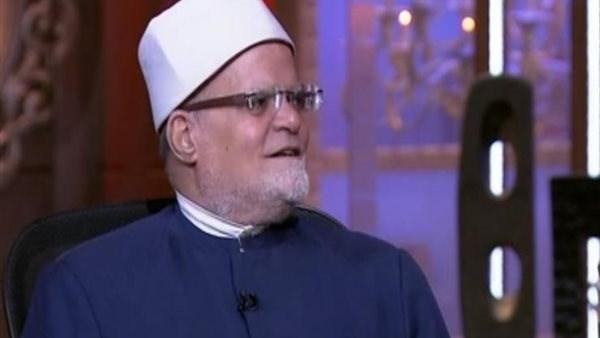 هل يجوز للأب الأكل من طعام أبنائه دون استئذان؟.. عطية لاشين يوضح