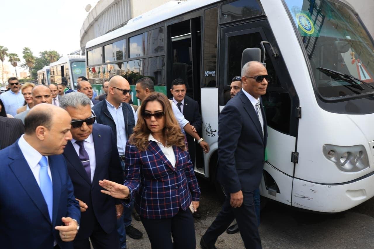 10 تروسيكلات ومواصلات المنصورة VIP.. وزيرة التنمية المحلية والبيئة تتفقد تطوير منظومتي النظافة والنقل بالدقهلية