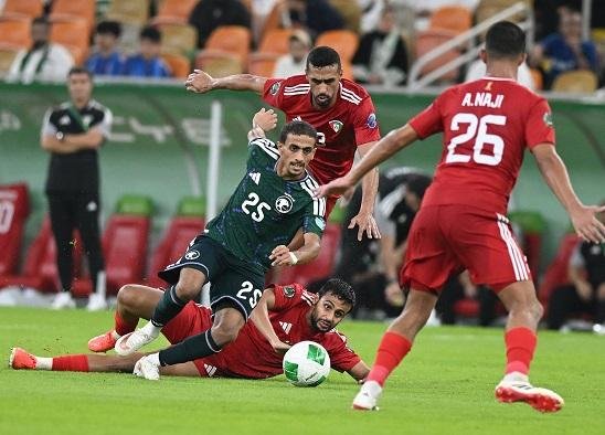 النيران الصديقة تمنح السعودية أول انتصار في كأس الخليج