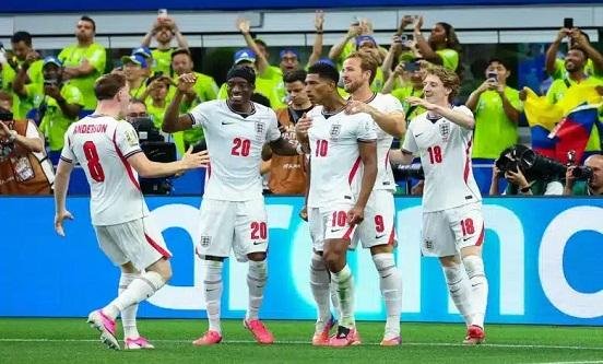 توخيل يستدعي ثنائي إيفرتون ونوتنجهام لتعويض غيابات منتخب إنجلترا