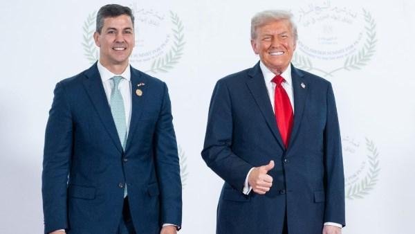 دون إبلاغها.. رئيسة كوستاريكا تقيل وزير الخارجية بعد مشاركته في اجتماع مع ترامب