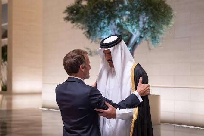 أمير قطر والرئيس الفرنسي يعقدان جلسة مباحثات رسمية