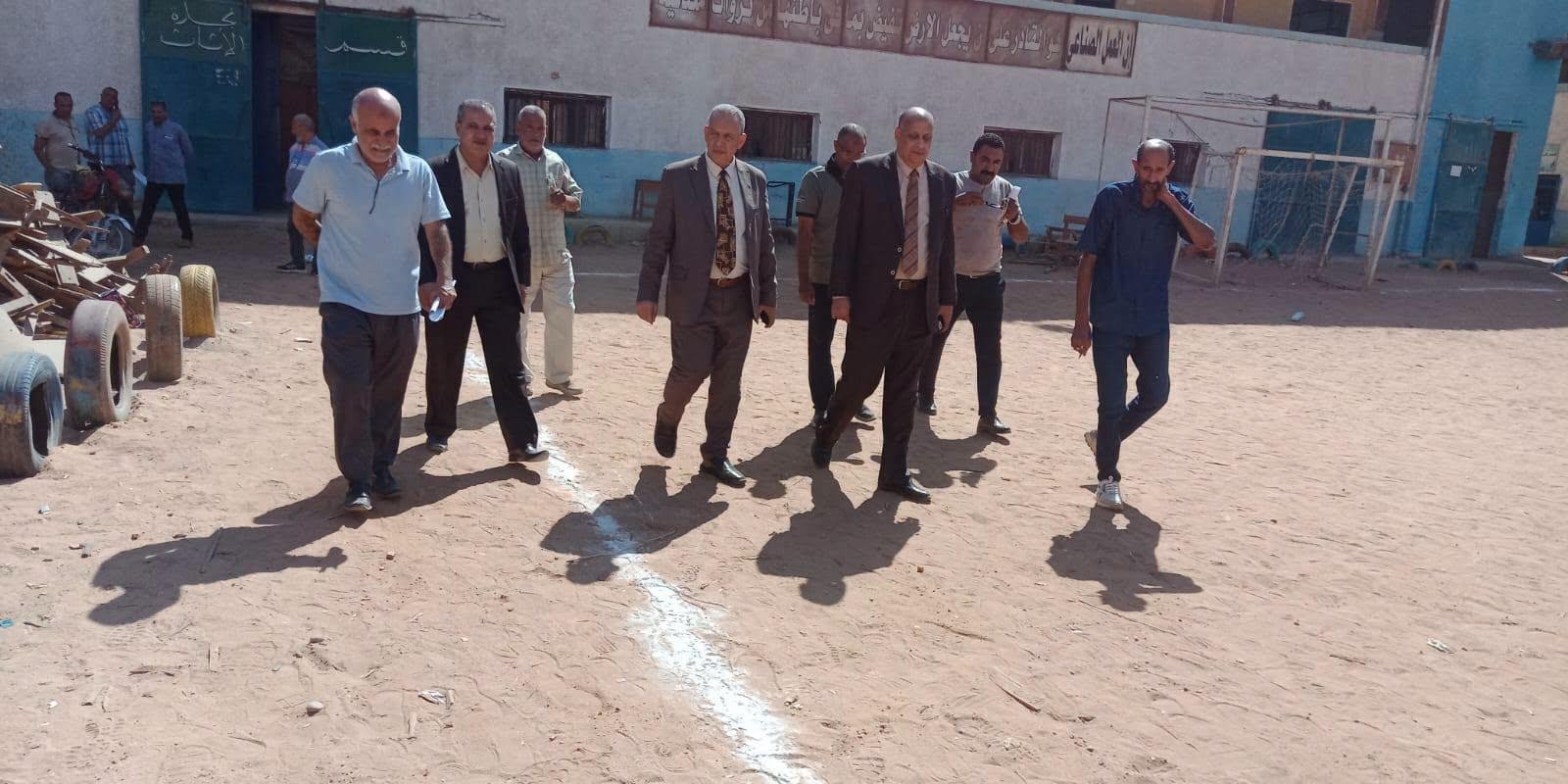 انطلاق الأتوبيس الطائر لمتابعة المعلمين والطلاب والبرامج العلاجية في 28 مدرسة بأسيوط