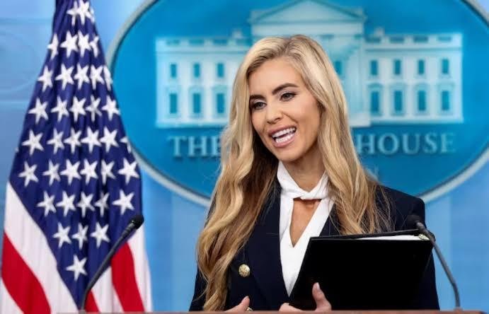 الصين تدعو متحدثة البيت الأبيض لزيارتها بعد انتقادها الأوضاع الصحية هناك