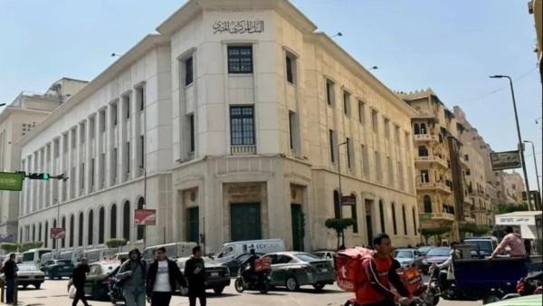 البنك المركزي المصري يرفع أسعار الفائدة 1%