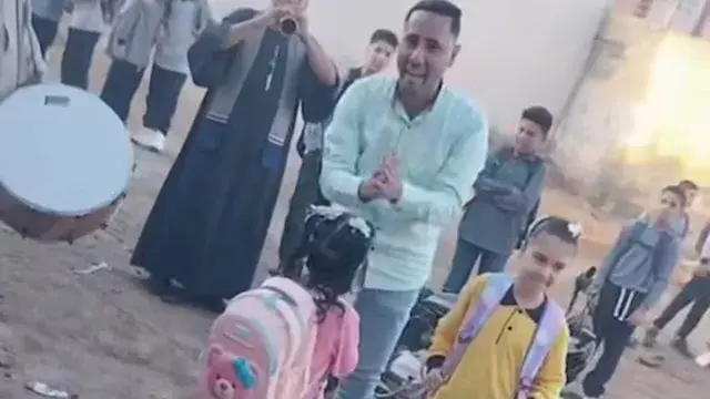 بالطبلة البلدي  والمزمار.. أب...