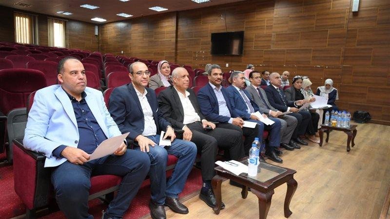 جامعة الفيوم تبحث ضوابط الاختبارات الإلكترونية في اجتماع مجلس شئون التعليم والطلاب