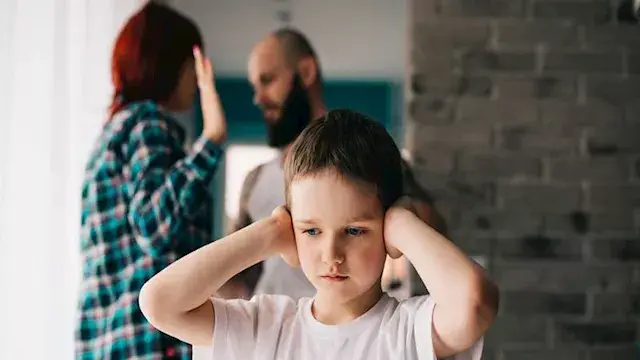"أبوكي طلقني واتجوزت المحاسب"....