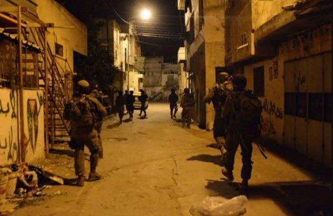 إصابة 21 فلسطينيا في هجمات لمستوطنين والجيش الإسرائيلي بالضفة