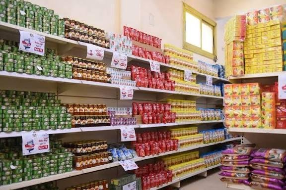 التموين وحماية المستهلك تتابعان التزام المنافذ بأسعار مبادرة خفض السلع وتوافر المنتجات المطروحة