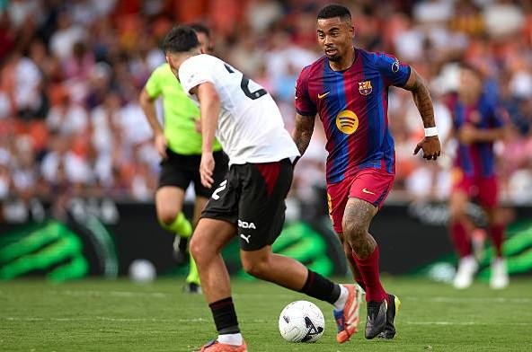 فليك يمنح لاعبي برشلونة غير الدوليين راحة 9 أيام خلال التوقف الدولي