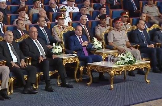 الرئيس السيسي: للدولة دستور.. دستور وافقنا عليه للدولة.. لن يمسه أحد.. ولن يعبث احد بعقول المصريين