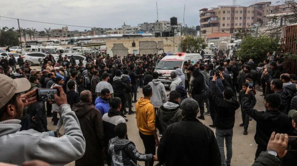 سبقتني إلى الجنة.. البرش يودع ثاني أبنائه من شهداء الإبادة الإسرائيلية