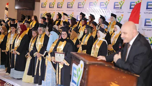 بينهم معلمين بالمعاش من 20 عام...