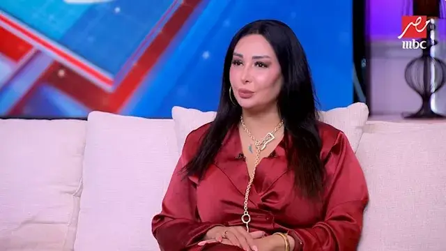 شاهيناز تكشف السر وراء ارتداء وخلع الحجاب
