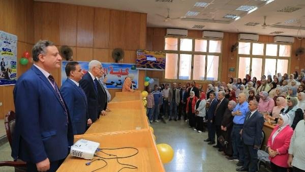 رئيس جامعة المنوفية يلتقي الطلاب الجدد بكلية التربية.. ويؤكد: شباب مصر ثروتها الحقيقية