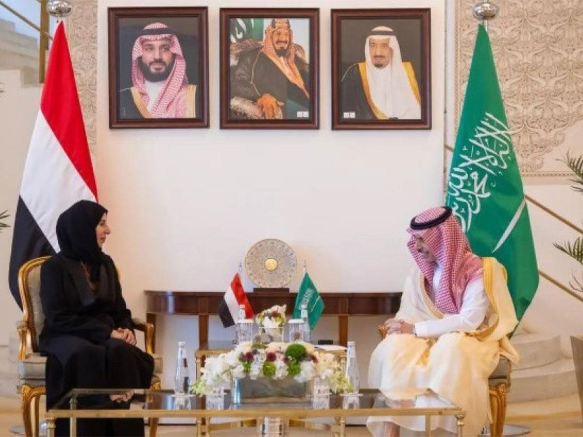 وزيرا خارجية السعودية واليمن ي...