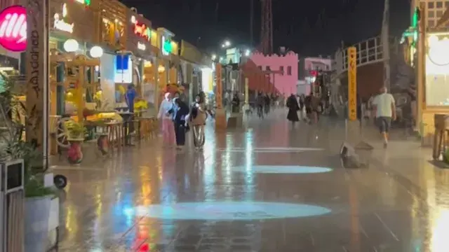 رعد وبرق في دهب.. سيل يضرب وادي وتير بجنوب سيناء (صور)