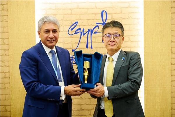 وزير السياحة يبحث مع رئيس وكالة السياحة اليابانية تعزيز التعاون بين البلدين