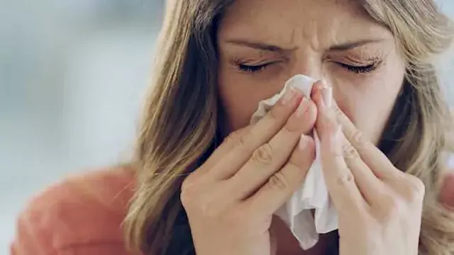 ماذا يحدث لجسمك عند حبس العطس؟
