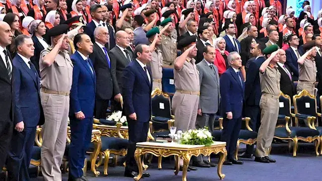 السيسي يشهد حفل تخريج دفعات جديدة من طلاب الأكاديمية العسكرية.. بعد قليل