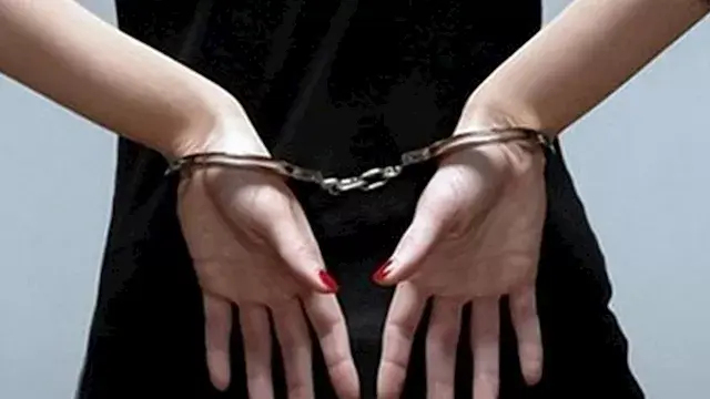 اعترض على تناولها مواد كحولية....