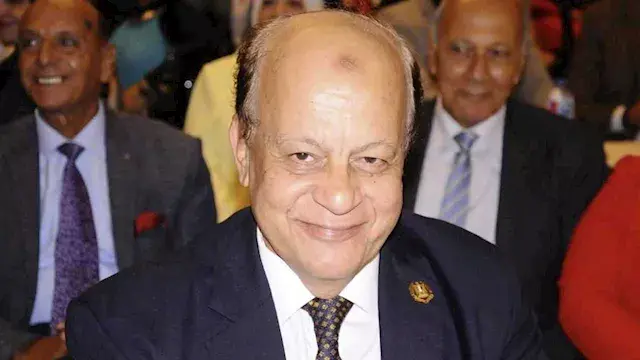 كسروا قدمه داخل الطوارئ.. الاع...