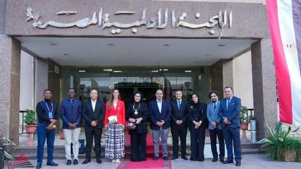 ياسر إدريس يستقبل رئيسة الاتحاد الدولي للريشة الطائرة لمتابعة بطولة العالم للناشئين