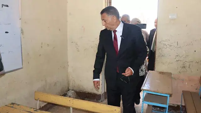 محافظ القليوبية يعنف مديرة مدر...