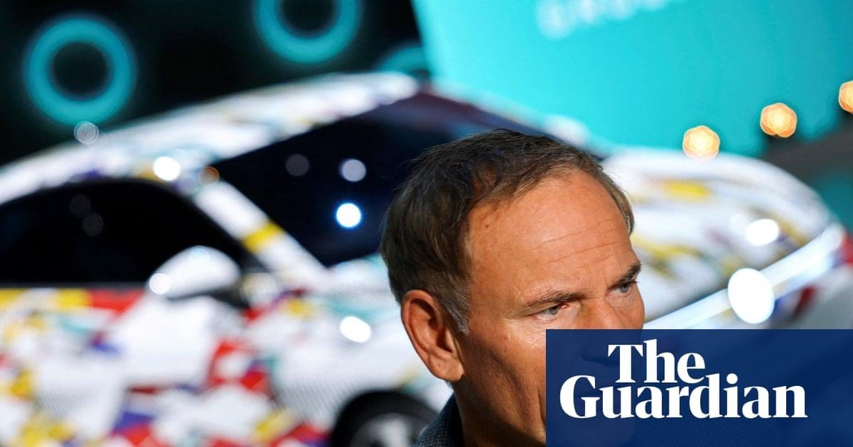 VW workers boo boss as he urge...