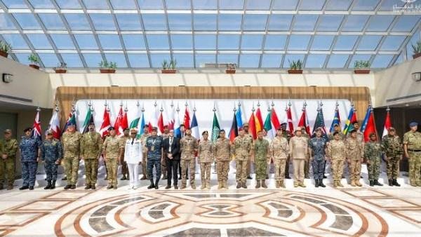 الدفاع السعودية: التحالف البحري الدفاعي يعمل بمرحلة دمج القدرات والاستعداد العملياتي