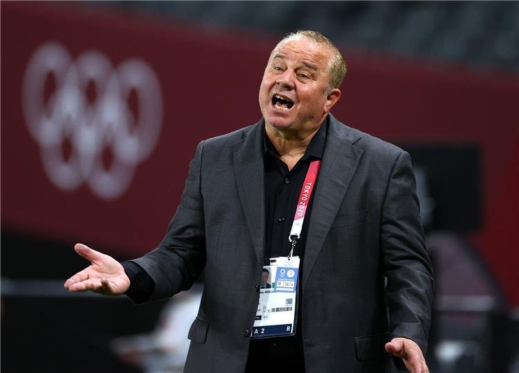 شوقي غريب مشرفًا على المنتخب ا...